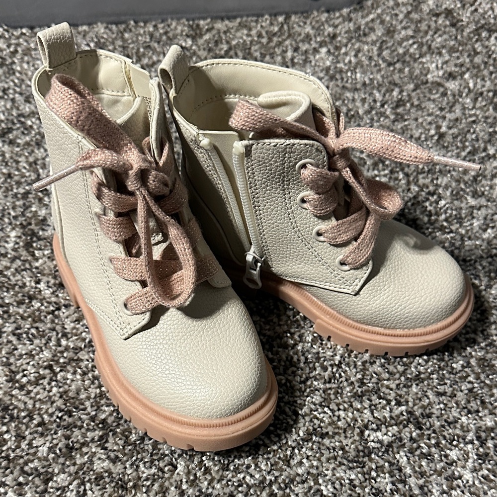 Cat & Jack Kids' Boots in Cream and Pink